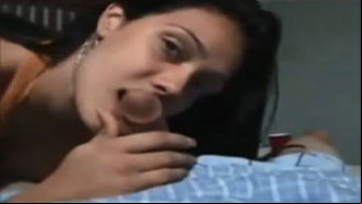 Milf chupando e dando a buceta