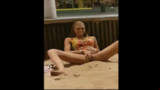 Siririca Gringa novinha em público - totalsexy.com.br